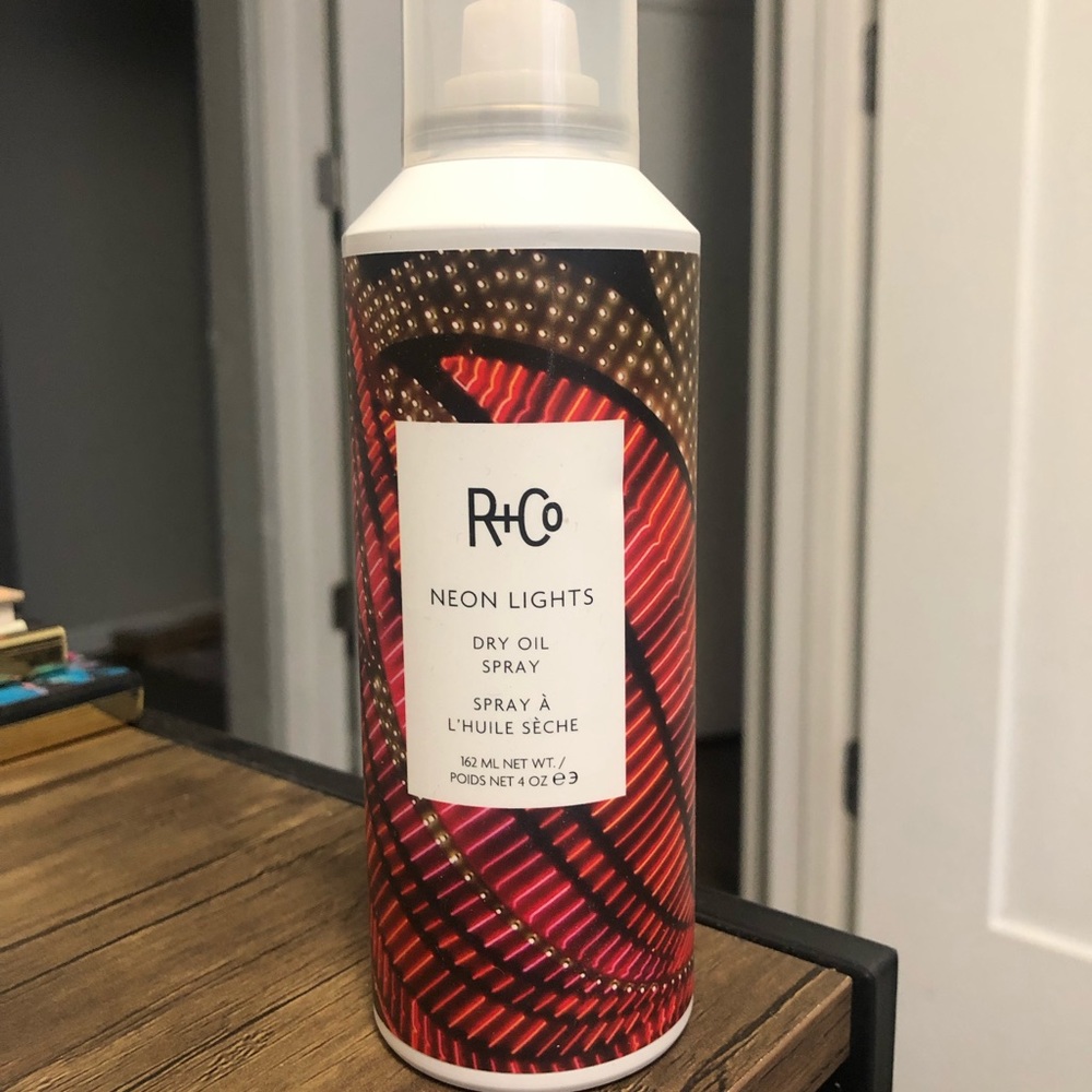R+Co Neon Lights Dry Oil Spray